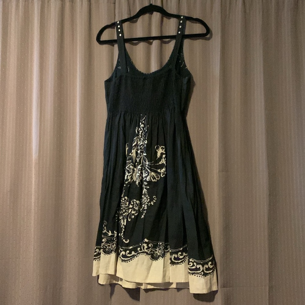 Women’s Urban Nomad Black & Tan Dress with Sequin Detail.Size Small.